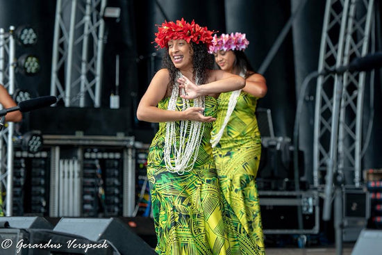 Cook Islands dance maidens